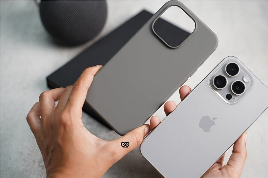 Life without a Case: Pros, Cons, & More! Should I use phone case or no phone case?